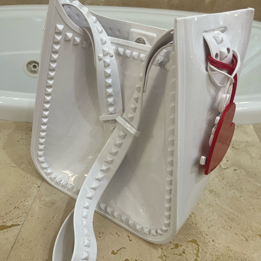 Large white  w 2 hanging tags. 

L: 12”, H: 13”, W: 4”Drop adjustable: 21-23”